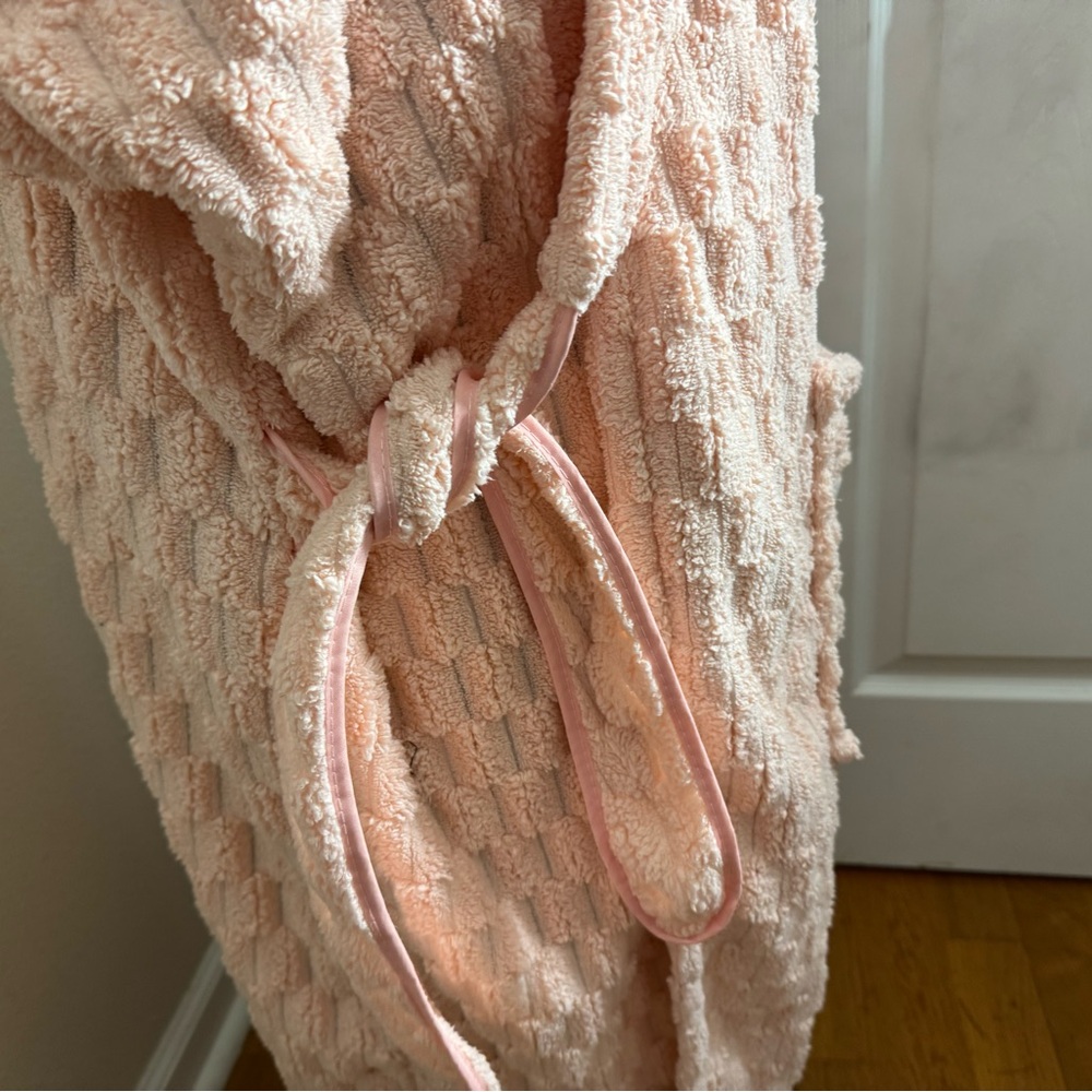 Cozy Pink Textured Robe - Picture 5 of 9